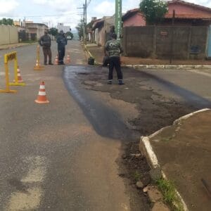 PREFEITURA REALIZA OPERAÇÃO TAPA-BURACO PARA MELHORAR TRÁFEGO NAS VIAS DA CIDADE