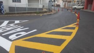 PREFEITURA REALIZA REFORÇO NA SINALIZAÇÃO DE TRÂNSITO EM DIVERSAS RUAS DA CIDADE