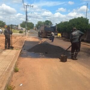 PREFEITURA DE PIUMHI INTENSIFICA OPERAÇÃO TAPA-BURACO PARA MELHORAR INFRAESTRUTURA URBANA