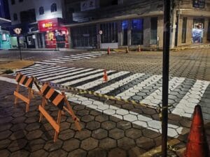 SETOR DE TRÂNSITO SEGUE COM REFORÇO CONTÍNUO DA SINALIZAÇÃO EM PONTOS ESTRATÉGICOS DA CIDADE SETOR DE TRÂNSITO SEGUE COM REFORÇO CONTÍNUO DA SINALIZAÇÃO EM PONTOS ESTRATÉGICOS DA CIDADE