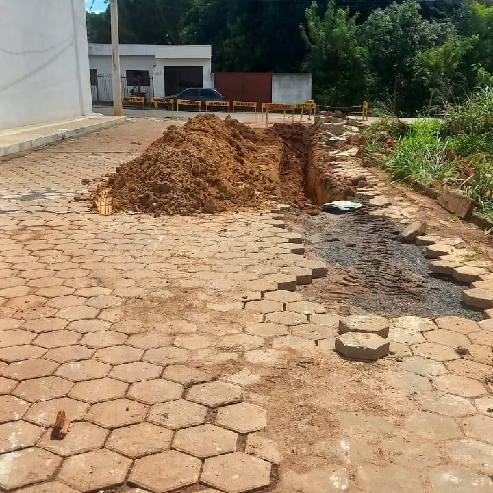 PREFEITURA INICIA CONSTRUÇÃO DE REDE PLUVIAL NA TRAVESSA DA RUA DO CARVALHO PREFEITURA INICIA CONSTRUÇÃO DE REDE PLUVIAL NA TRAVESSA DA RUA DO CARVALHO