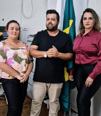 PRESIDENTE DO CIRCUITO TURÍSTICO NASCENTES DAS GERAIS E CANASTRA RECEBE REPRESENTANTES DE TAPIRA PARA TRATAR DE DEMANDAS DO MUNICÍPIO PRESIDENTE DO CIRCUITO TURÍSTICO NASCENTES DAS GERAIS E CANASTRA RECEBE REPRESENTANTES DE TAPIRA PARA TRATAR DE DEMANDAS DO MUNICÍPIO