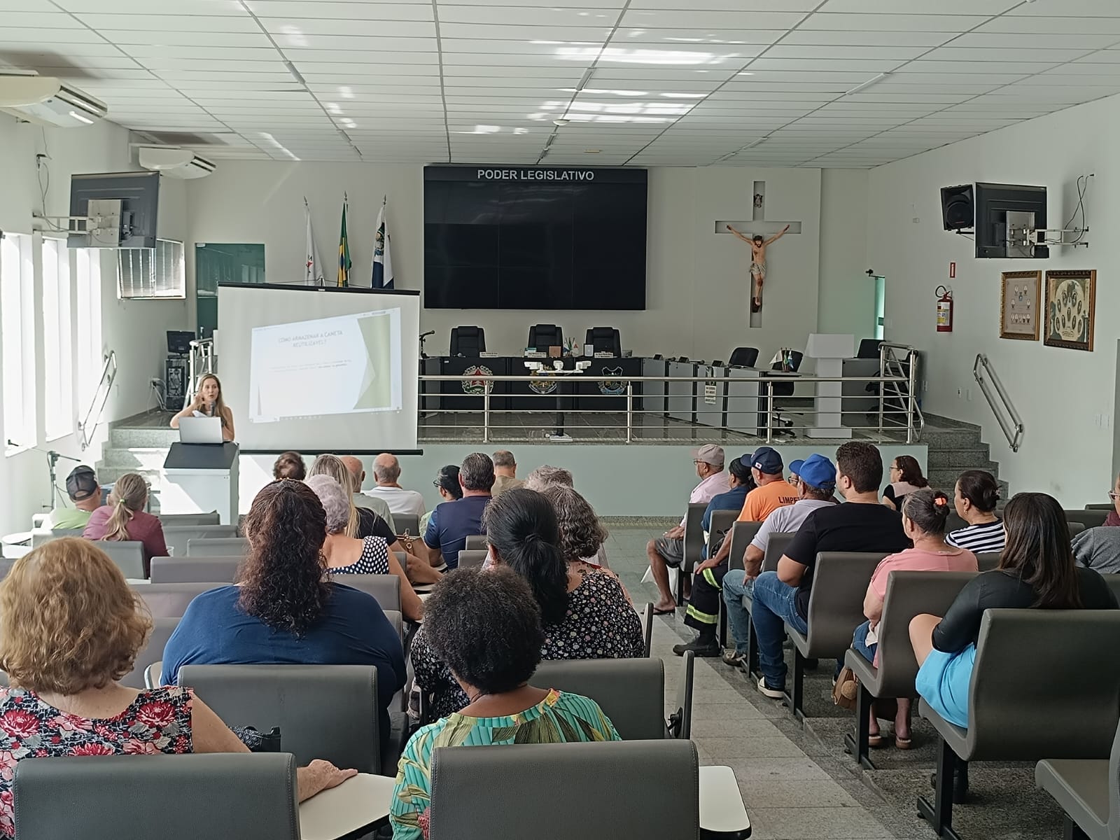 EQUIPE DA FARMÁCIA MUNICIPAL REALIZA TREINAMENTO PARA MAIS DE 300 PACIENTES QUE UTILIZAM INSULINA EM PIUMHI
