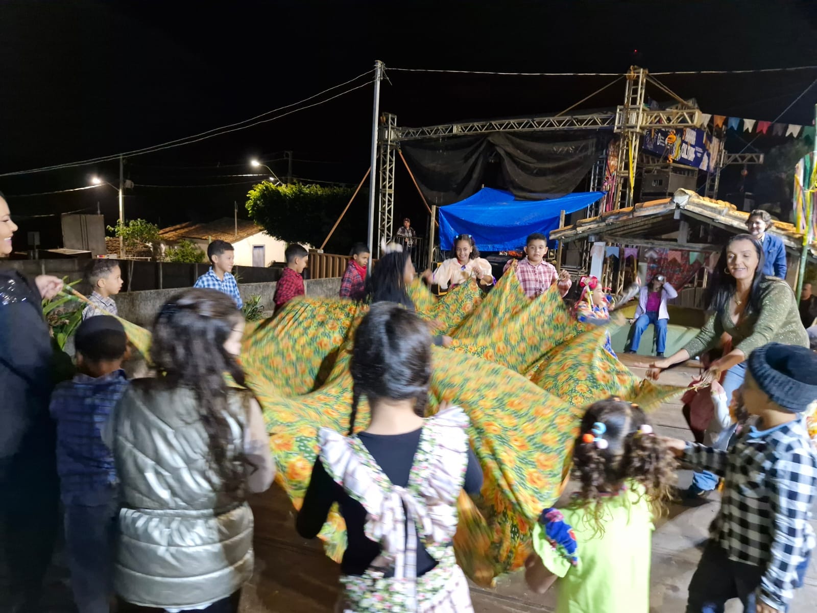 5º ARRAIÁ DA CULTURA AGITOU A COMUNIDADE PENEDOS COM MÚSICA E MUITA DANÇA 5º ARRAIÁ DA CULTURA AGITOU A COMUNIDADE PENEDOS COM MÚSICA E MUITA DANÇA