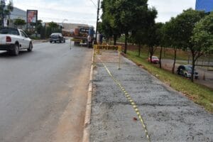 PREFEITURA REALIZA REFORMA DE PASSEIO EM FRENTE AO POLIESPORTIVO