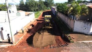 PREFEITO ANUNCIA SÉRIE DE MELHORIAS EM PAVMENTAÇÃO PREFEITO ANUNCIA SÉRIE DE MELHORIAS EM PAVMENTAÇÃO