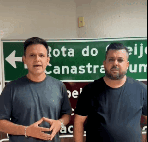 PREFEITO DR. PAULO E SECRETÁRIO THIAGO SANTOS APRESENTAM AS NOVAS PLACAS DE SINALIZAÇÃO TURÍSTICA DE PIUMHI PREFEITO DR. PAULO E SECRETÁRIO THIAGO SANTOS APRESENTAM AS NOVAS PLACAS DE SINALIZAÇÃO TURÍSTICA DE PIUMHI