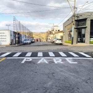 PREFEITURA REFORÇA SINALIZAÇÃO VIÁRIA PARA AUMENTAR A SEGURANÇA NO TRÂNSITO PREFEITURA REFORÇA SINALIZAÇÃO VIÁRIA PARA AUMENTAR A SEGURANÇA NO TRÂNSITO