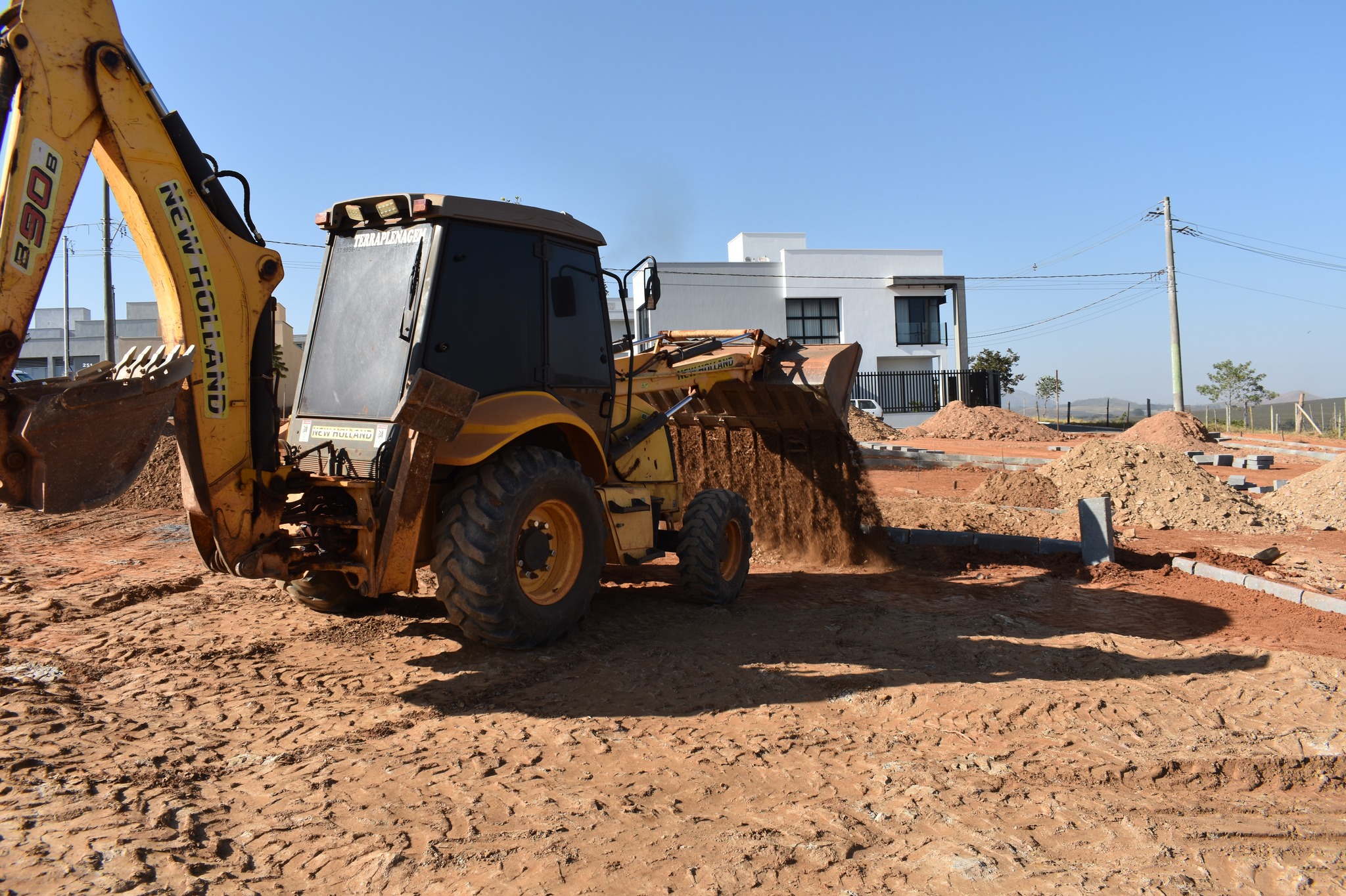 PREFEITURA INICIA CONSTRUÇÃO DA PRAÇA DALVA SOARES ALVES NO BAIRRO AEROPORTO