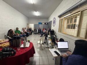 CRAS REALIZA REUNIÃO DE ALINHAMENTO COM EQUIPE PARA FORTALECER ATENDIMENTO ÀS FAMÍLIAS CRAS REALIZA REUNIÃO DE ALINHAMENTO COM EQUIPE PARA FORTALECER ATENDIMENTO ÀS FAMÍLIAS