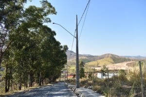 PREFEITURA REALIZA EXTENSÃO DE REDE ELÉTRICA NA CRUZ DO MONTE E NA RUA ANTÔNIO ALVINO TERRA