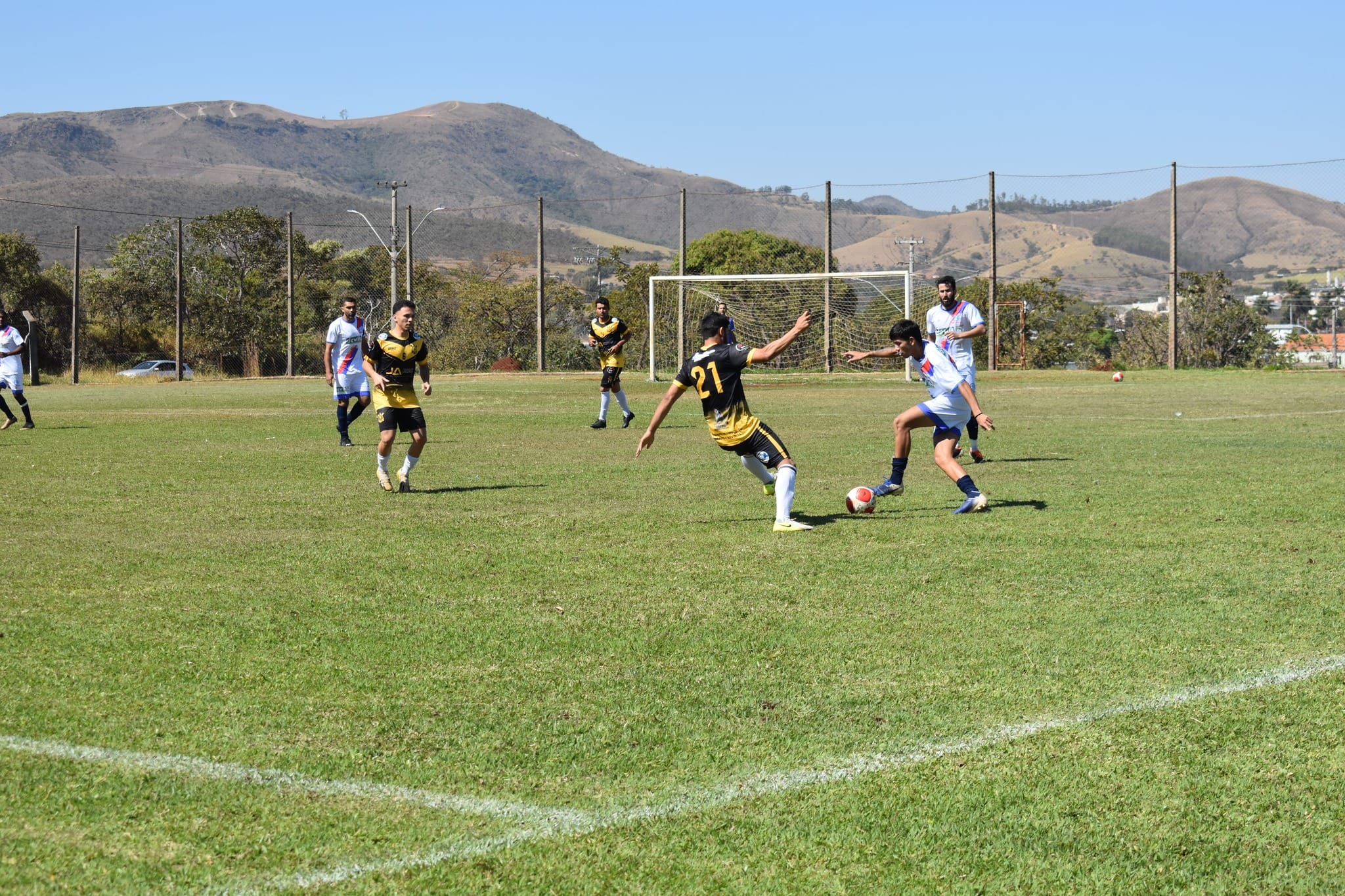 CAMPEONATO MUNICIPAL DE FUTEBOL MOVIMENTA PIUMHI COM A 1ª RODADA DA SÉRIE A E B