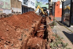 PREFEITURA INICIA ESCAVAÇÃO NA RUA DOM PEDRO II PARA OBRAS DE DRENAGEM PLUVIAL PREFEITURA INICIA ESCAVAÇÃO NA RUA DOM PEDRO II PARA OBRAS DE DRENAGEM PLUVIAL