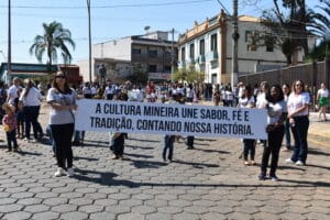 PIUMHI CELEBRA A INDEPENDÊNCIA COM DESFILE CÍVICO NA PRAÇA MATRIZ